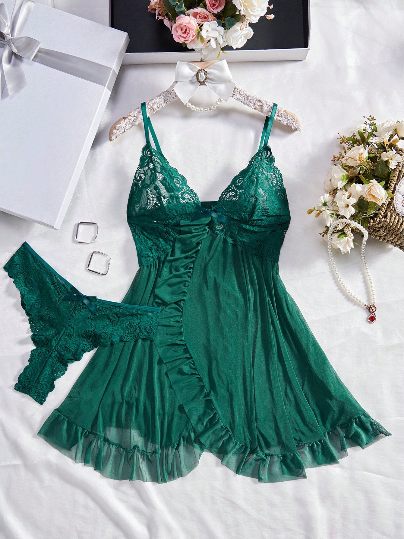 Plus Size Lace & Mesh V-Neck Lingerie Set