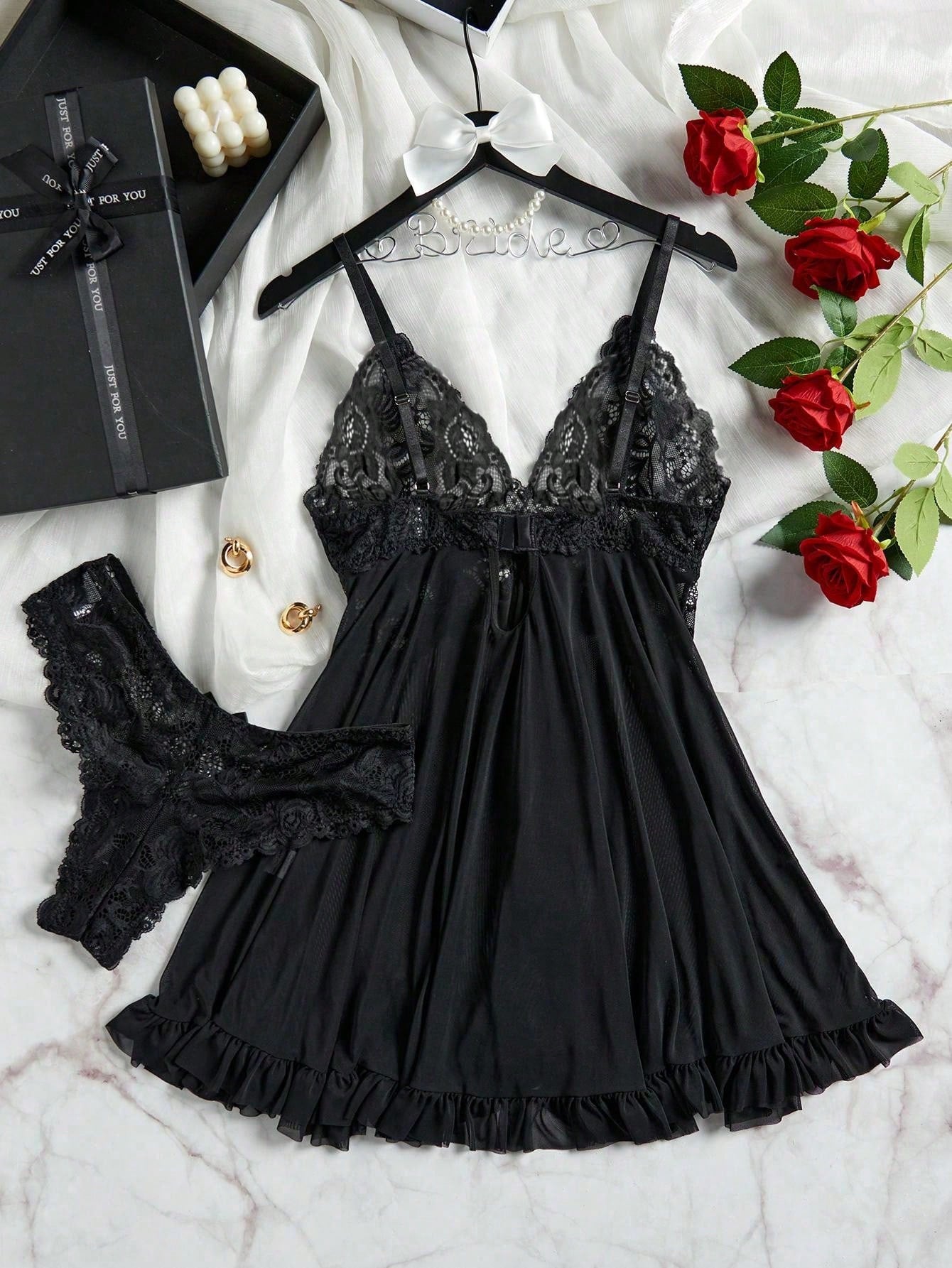 Plus Size Lace & Mesh V-Neck Lingerie Set
